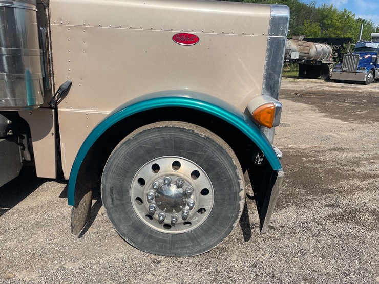 2004-peterbilt-379-image-8