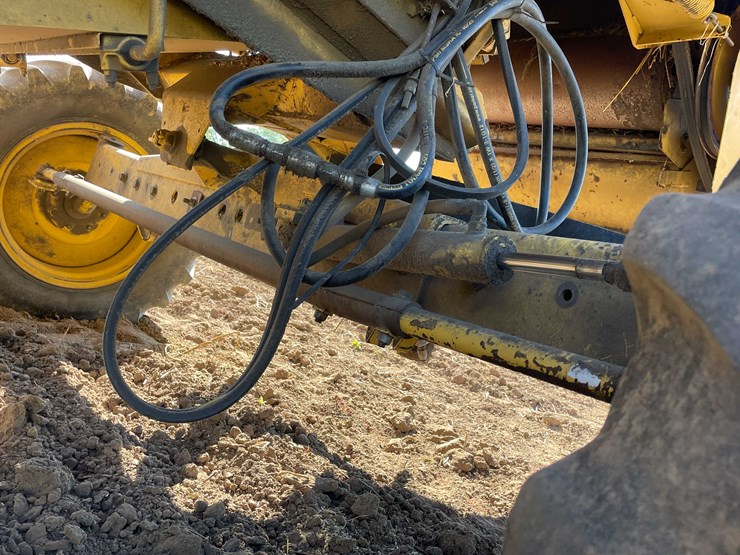 new-holland-tr87-image-15