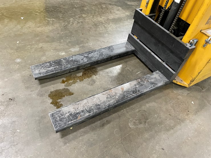 #8011-•-big-joe-electric-walk-behind-forklift-image-7