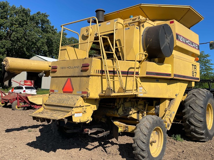 new-holland-tr87-image-3