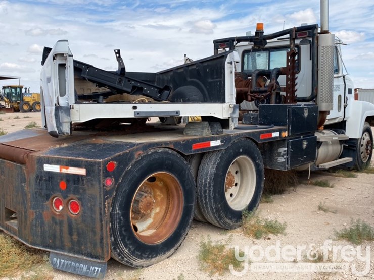 2000-mack-ch613-image-8