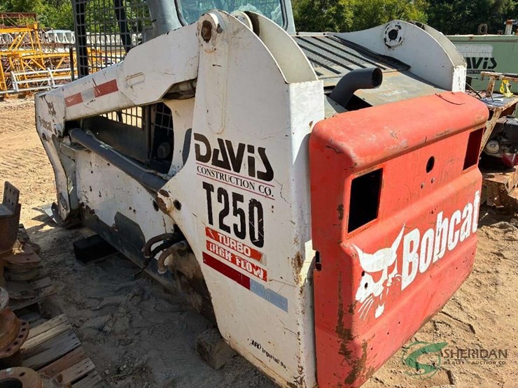 bobcat-t250-image-12