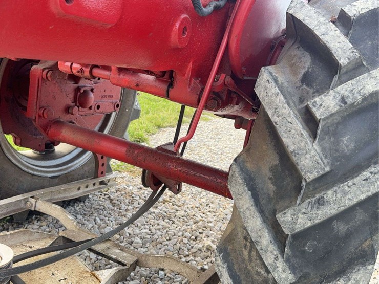 farmall-140-with-belly-mower-image-79