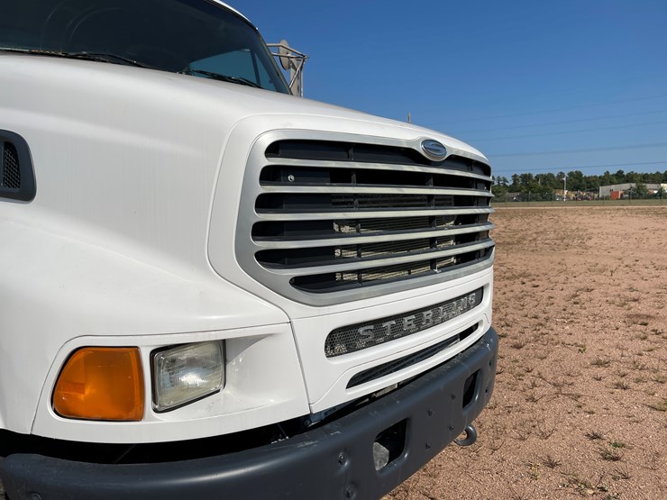 2005-sterling-lt9500-image-80
