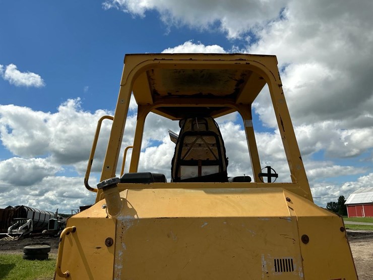 2002-deere-700h-image-41