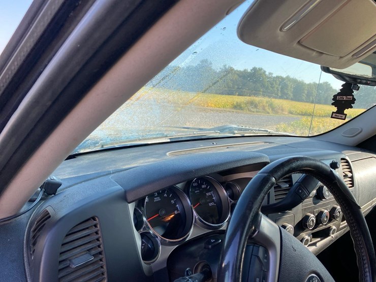 2010-chevy-silverado-image-19