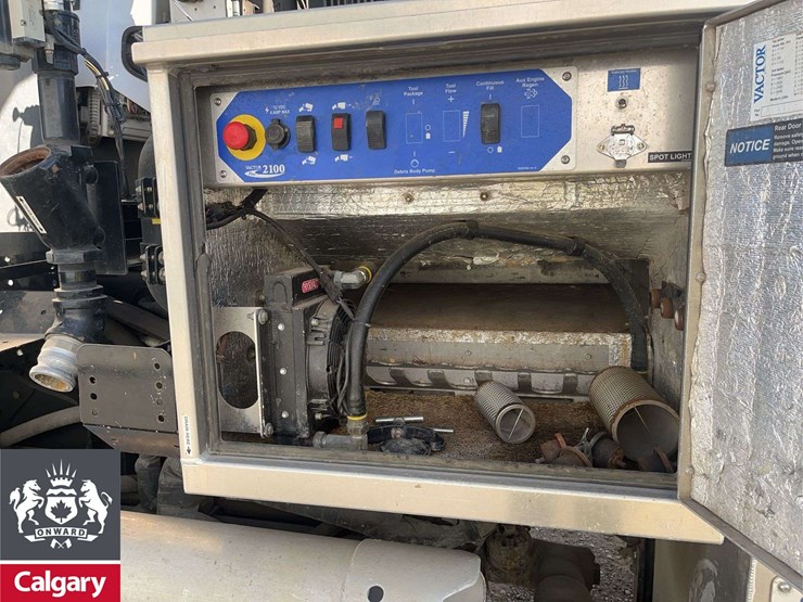2018-freightliner-114sd-image-21