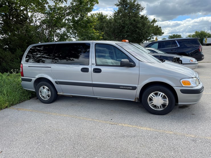 #8008-•-2000-chevy-venture-ls-van-(with-wi-title)-image-3