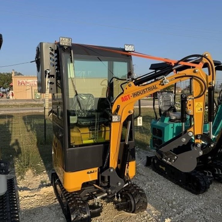 AGT, QK18RSX-C, 15HP gas powered, enclosed cab,