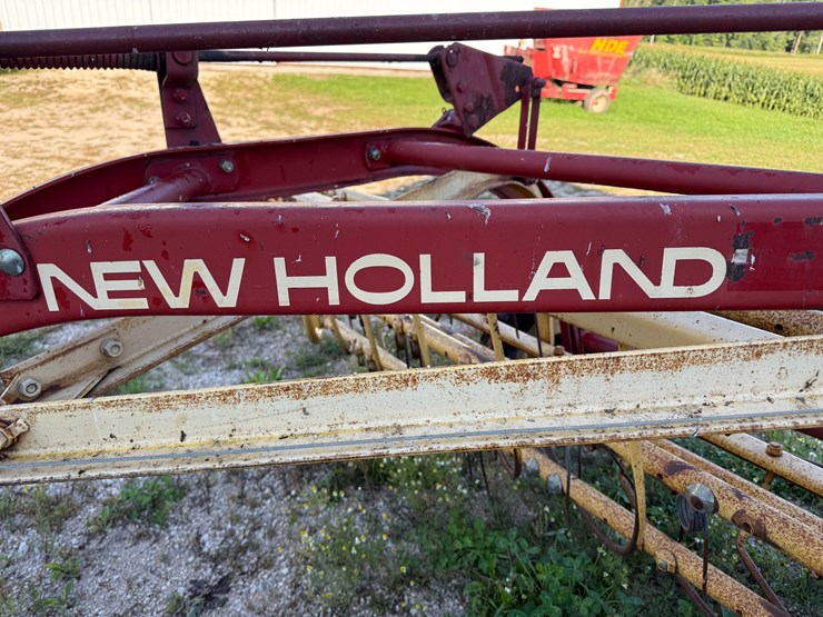 new-holland-258-image-3