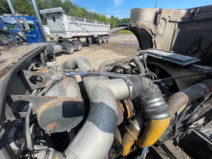 2004-peterbilt-379-image-90