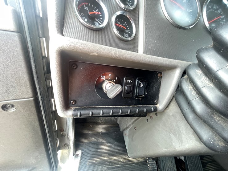 2013-kenworth-t370-image-69