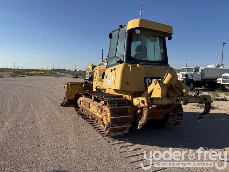 2011-caterpillar-d6k-xl-image-3