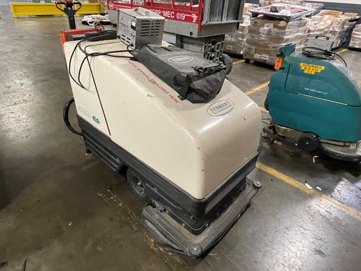 #7162-•-tennant-es480-floor-scrubber-image-1