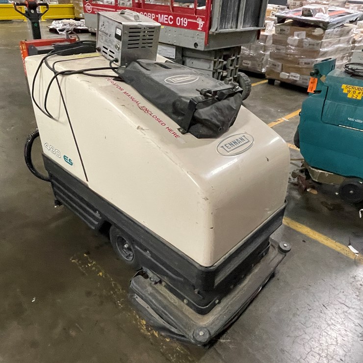 #7162 • Tennant ES480 Floor Scrubber