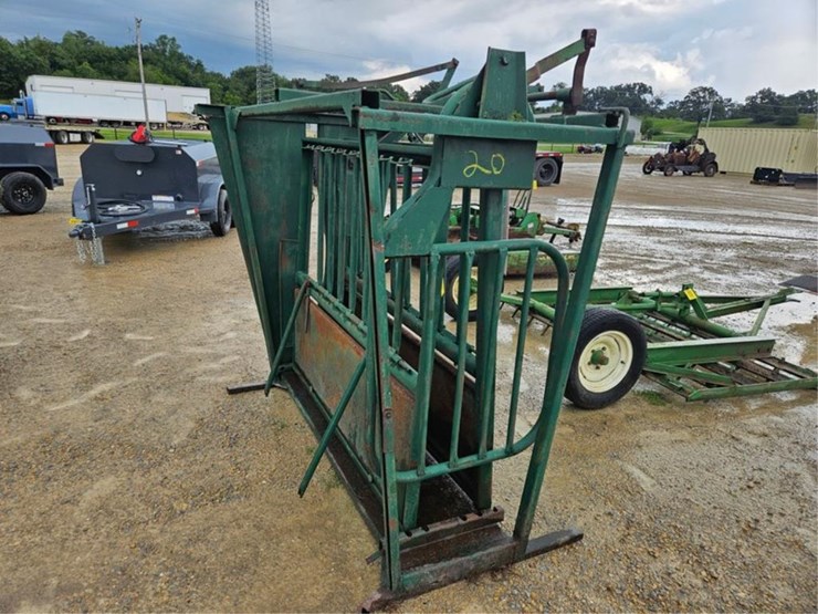 #250-•-cattle-chute-image-13