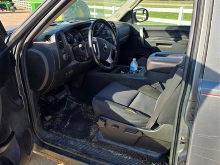 2011-chevrolet-2500-image-13