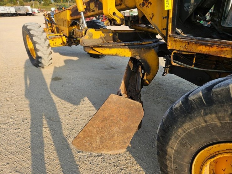 2012-deere-770a-image-19