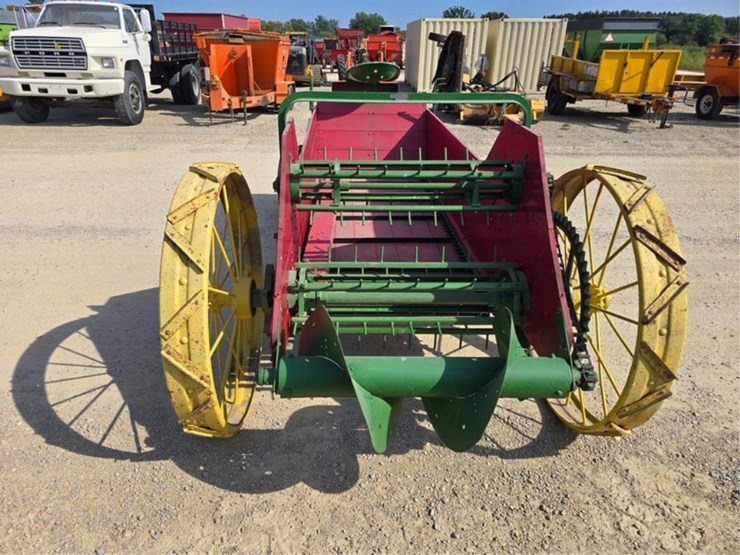 2011-john-deere-g-image-4