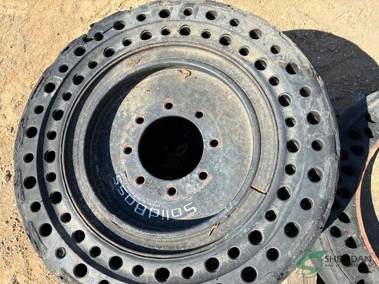 solid-tires-on-rims-image-3