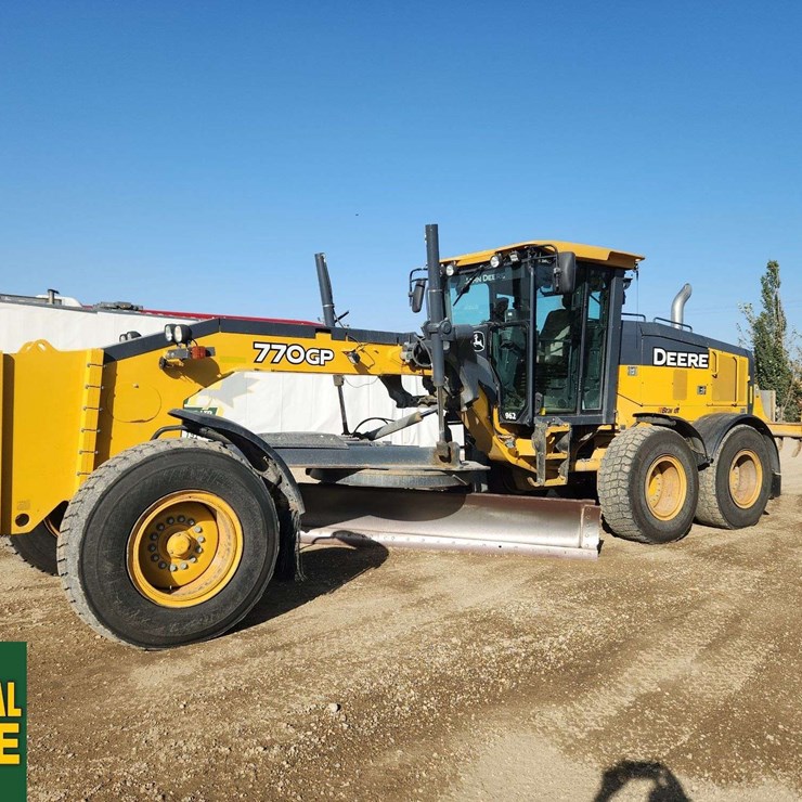 JOHN DEERE 770
