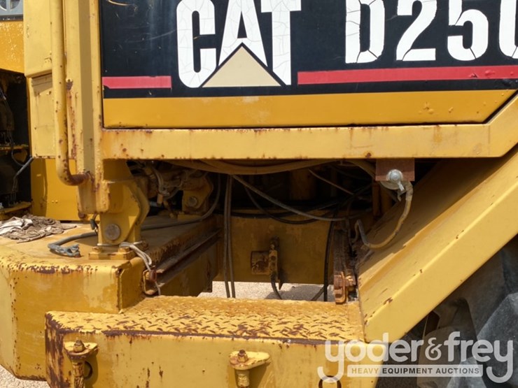 caterpillar-d25c-image-12