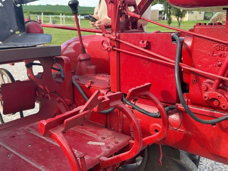 farmall-140-with-belly-mower-image-43