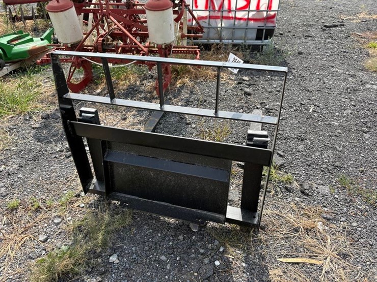 kivel-mini-pallet-fork-attachment-image-1