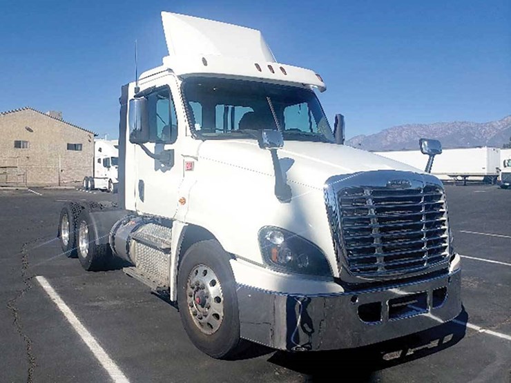 2018-freightliner-cascadia-125-image-1