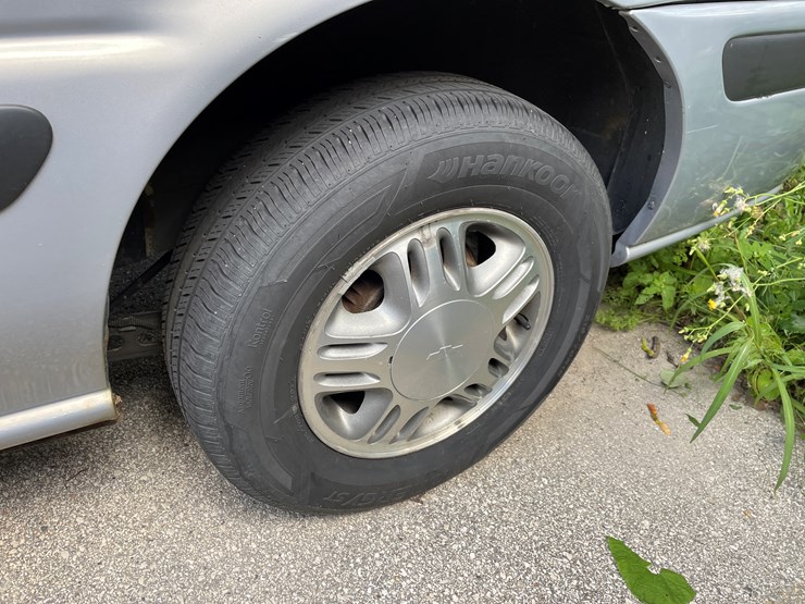 #8008-•-2000-chevy-venture-ls-van-(with-wi-title)-image-15