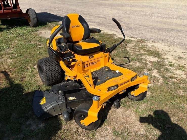 cub-cadet-ultima-zt2-zero-turn-mower-image-3