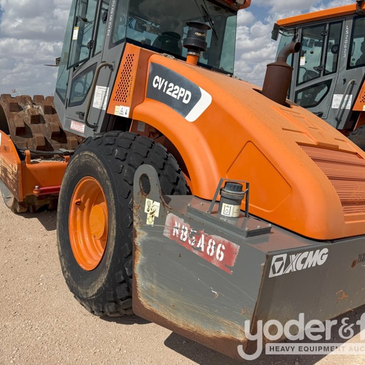 2018 XCMG CV122PD