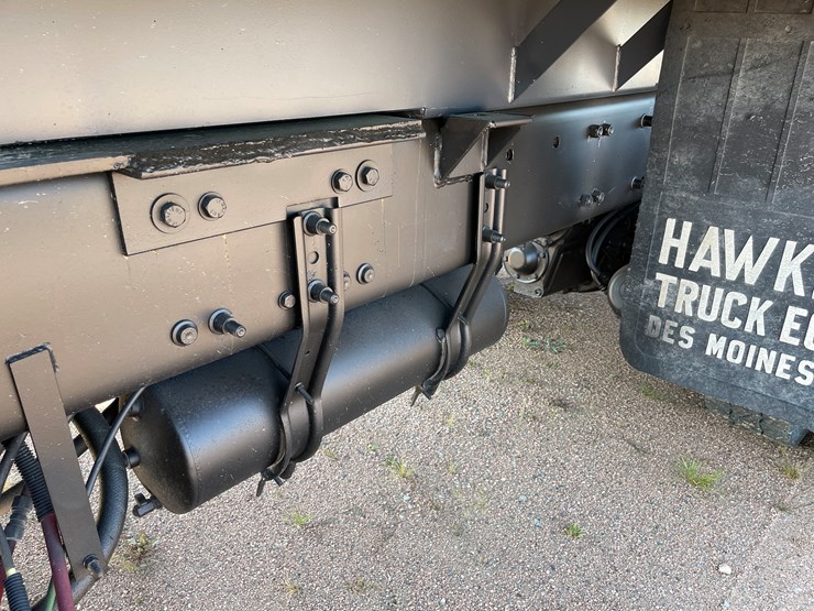 2005-sterling-lt9500-image-34