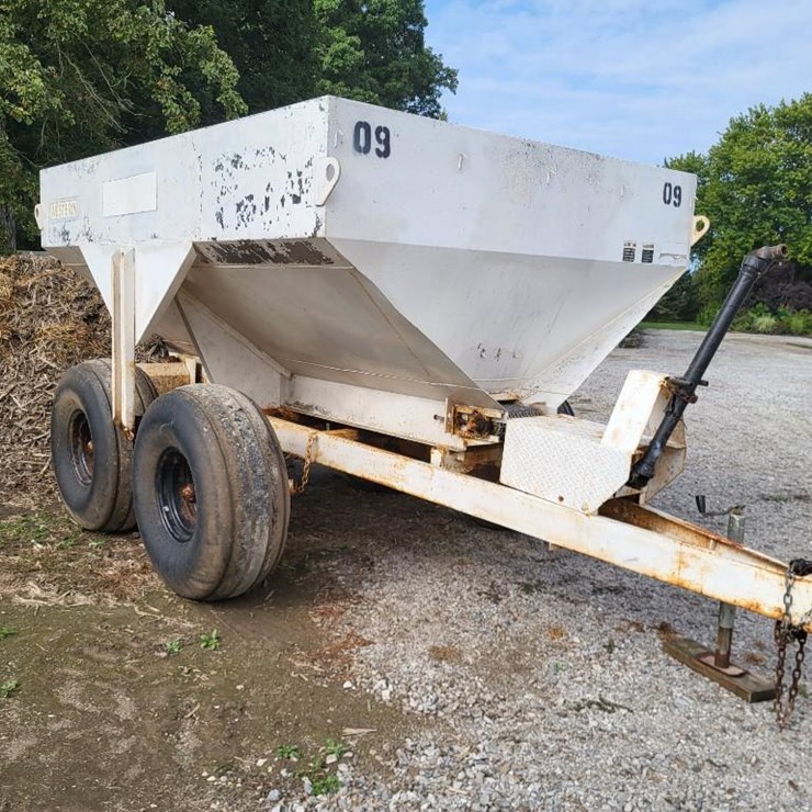 Western Simonsen N64L Tandem Axle Lime/Fertilizer Spreader