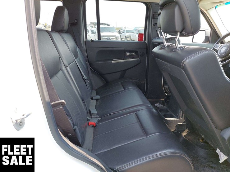 2012-jeep-liberty-image-11