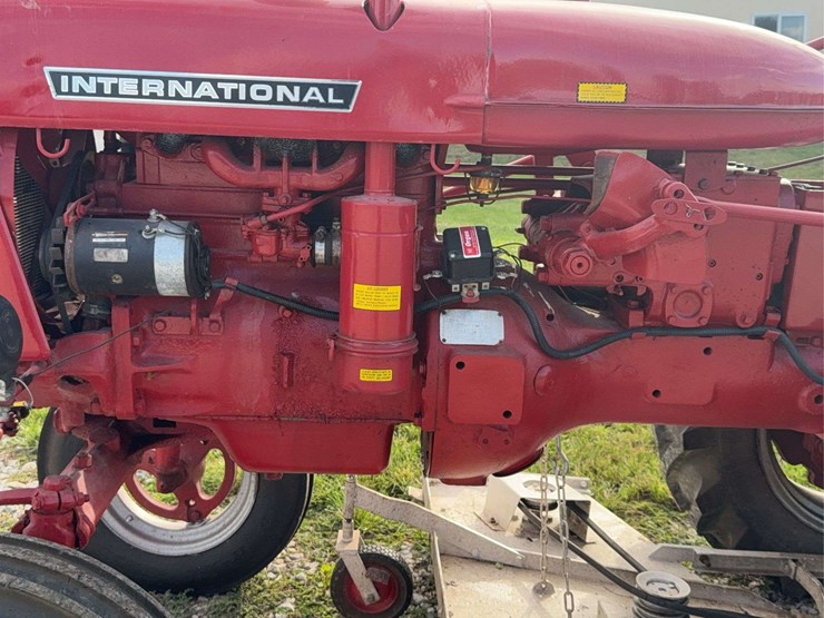 farmall-140-with-belly-mower-image-64