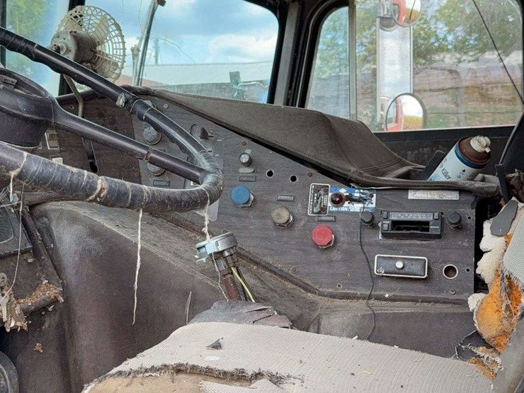 diamond-reo-cabover-image-57