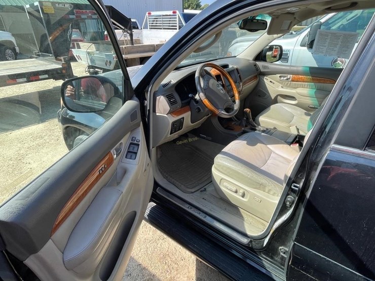 2004-lexus-gx470-suv-image-11