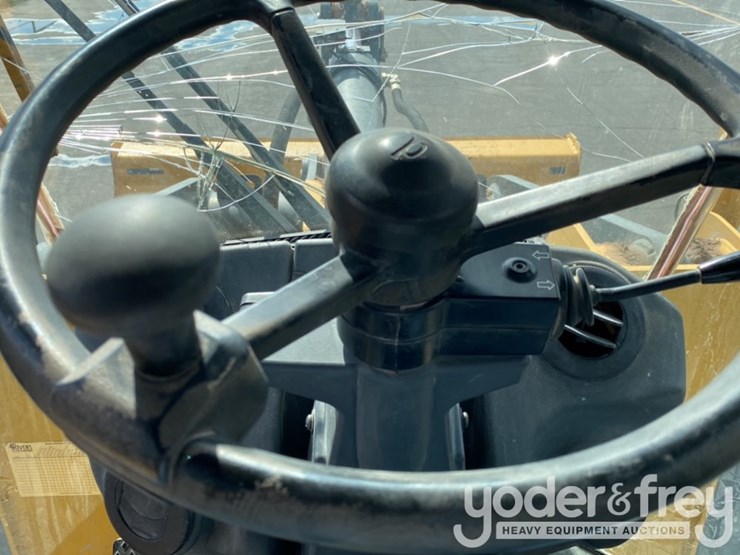 2018-deere-624k-image-31