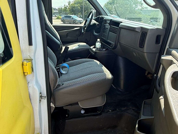 2006-gmc/chev-mileage-47,494-vin-#1gchg39u961153579-runs-and-drives-as-it-should-properly-image-7