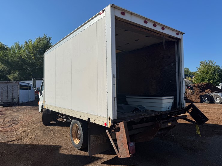 #3262-•-2002-chevy-c4500-box-truck-(has-wi-title)-(waukesha-wi)-image-5