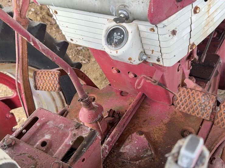 farmall-560-image-38