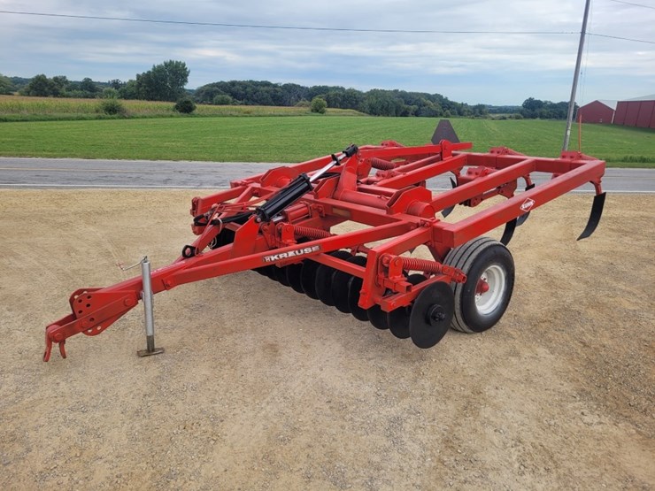 kuhn-krause-chisel-plow-image-1