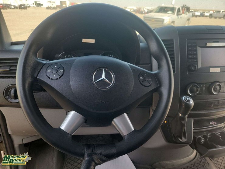 2015-mercedes-benz-sprinter-2500-image-18