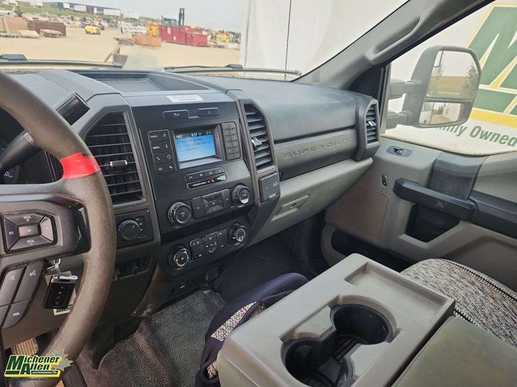 2021-ford-f350-image-15