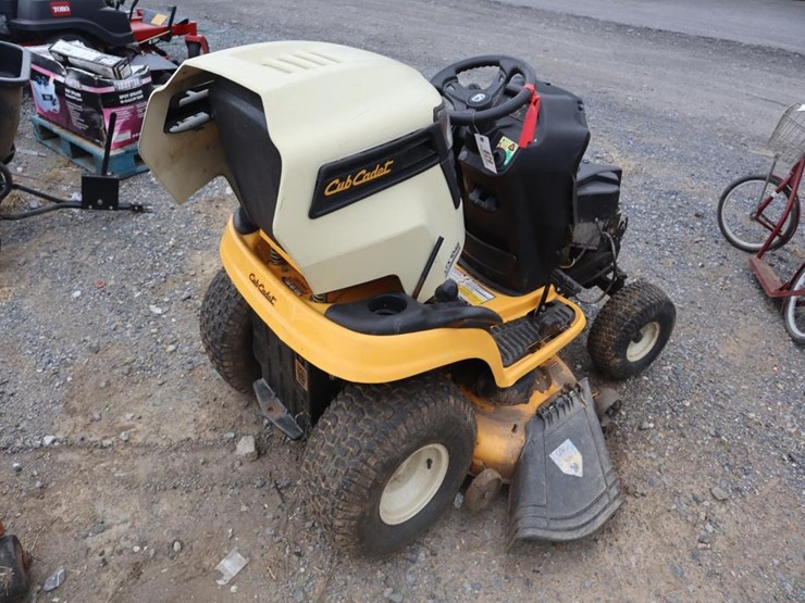 cub-cadet-riding-mower-image-8