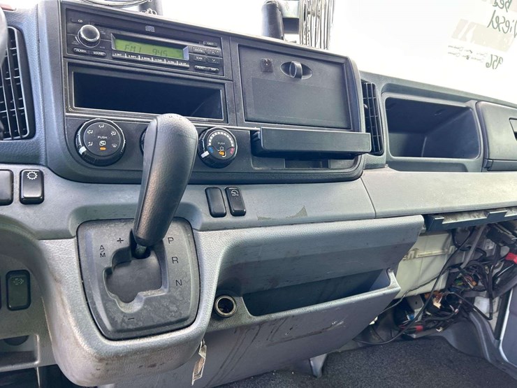 2013-mitsubishi-fuso-fec72w-image-19