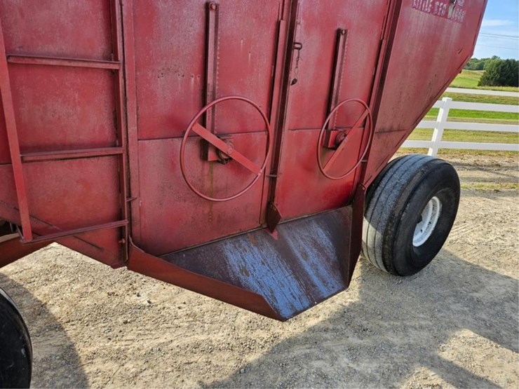 m&w-little-red-wagon-image-11