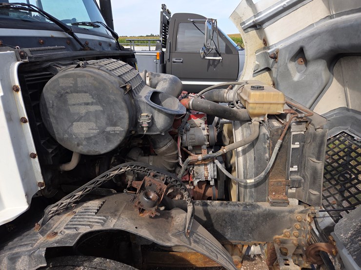 #2262-•-2007-volvo-semi-tractor-&-hilbilt-mfg.-trailer-(sheboygan,-wi)-image-42
