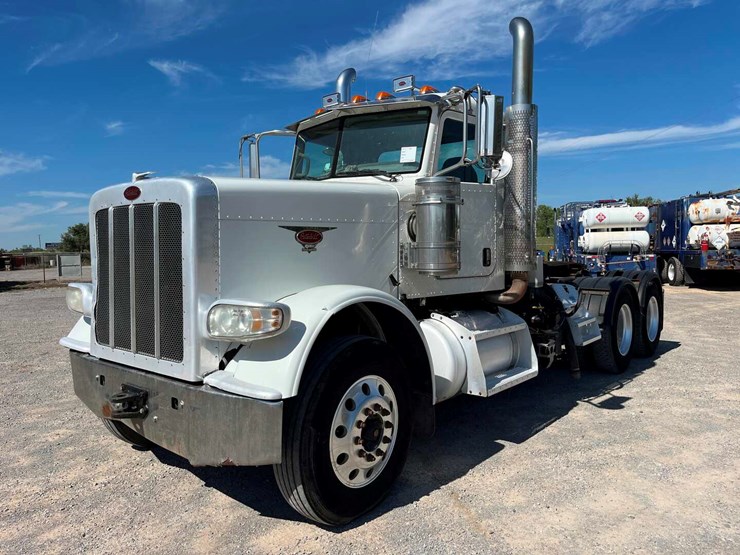 2012-peterbilt-388-image-1